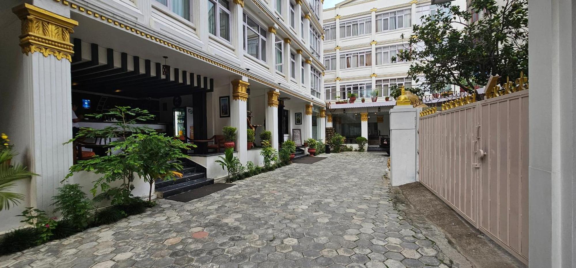 Durbar Hotel & Residence Kathmandu Ngoại thất bức ảnh